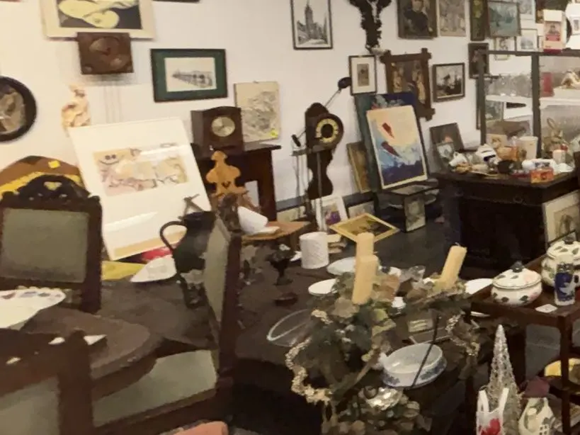 Schilderijen, klokken en woonaccessoires